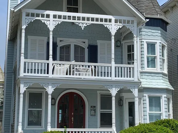 13 Heck Ave, Ocean Grove, NJ 07756