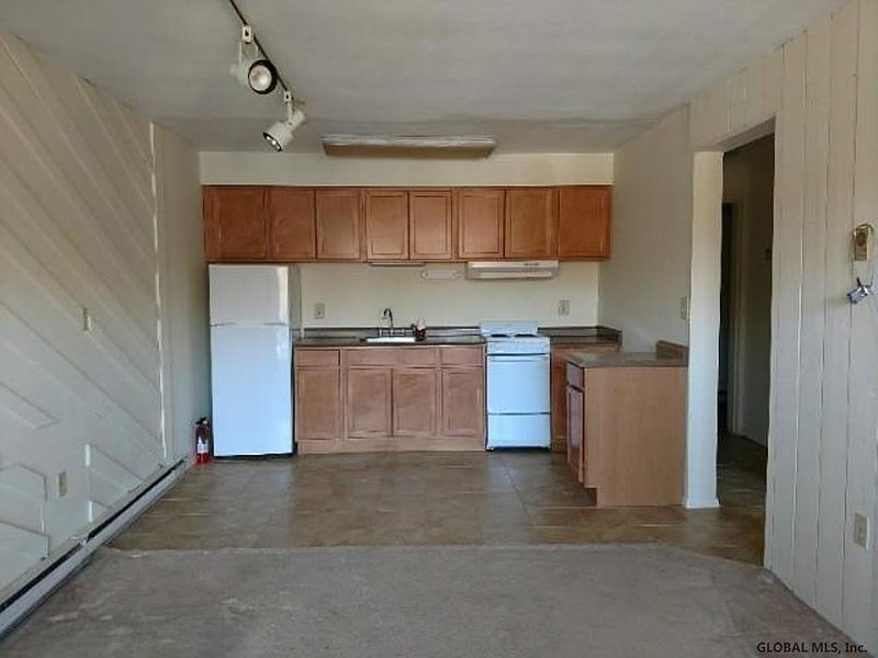 5th image of 70 HIGHLAND Drive #E6