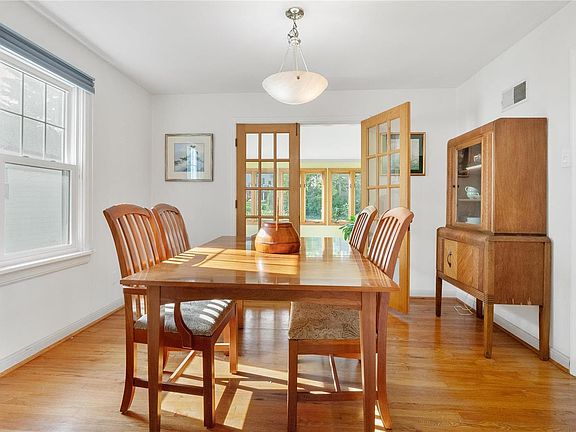 5th image of 948 Chelsea Ave