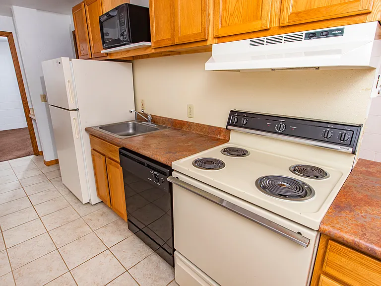 Campus Side Apartments — Photo 4