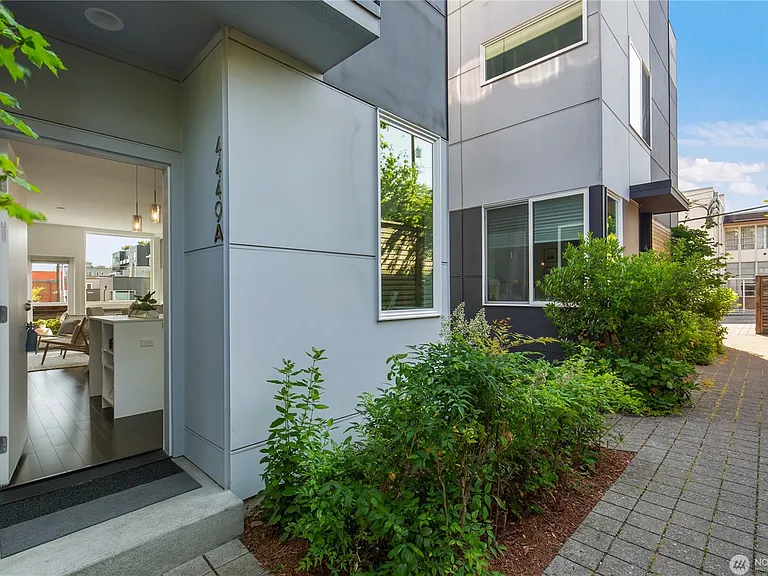 4449 41st Ave SW #A — Photo 3