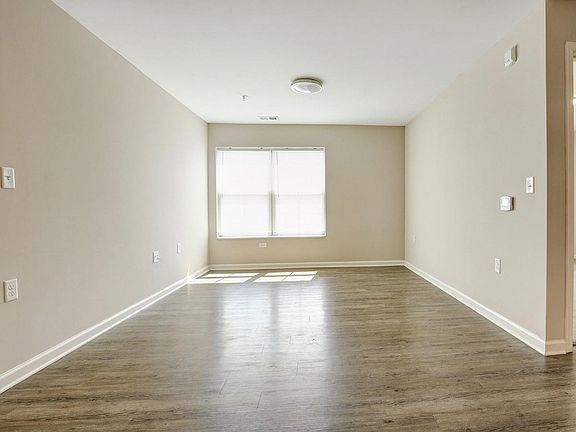5th image of 311 E Cawson St #401