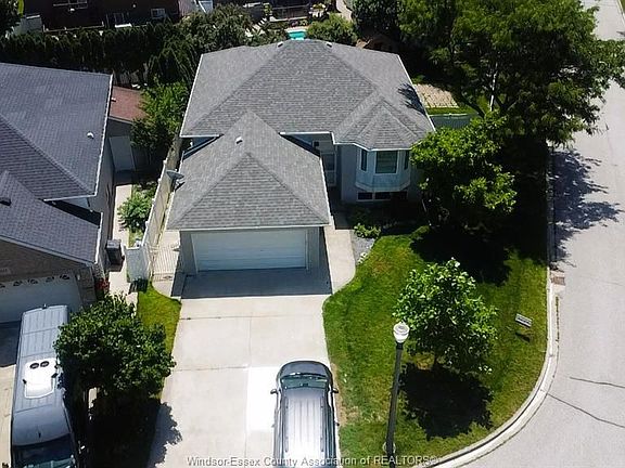 5th image of 977 Imperial Cres