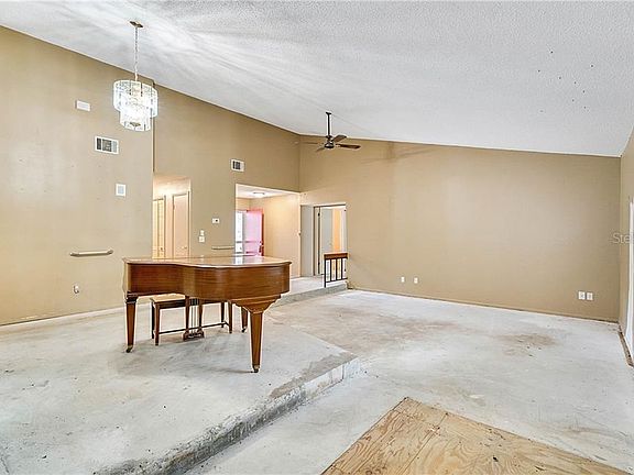 5th image of 213 Teakwood Ct