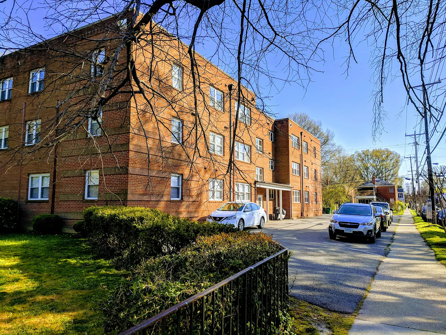 3425 Kensington Avenue — Photo 2