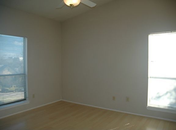 4th image of 114 E 31st St APT 301