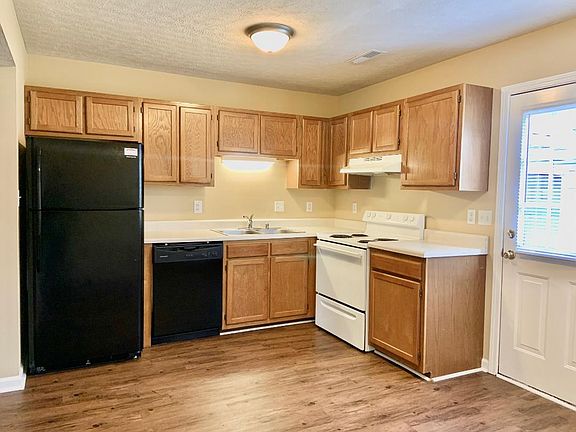 2nd image of 121 Hillridge Ct APT D