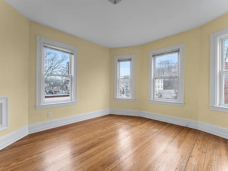 571 Washington St #2 — Photo 4