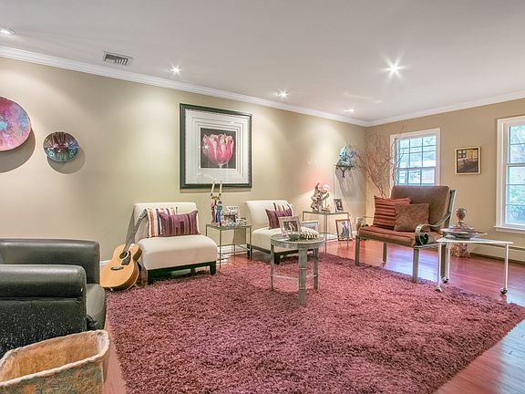 5th image of 550 Bernita Dr