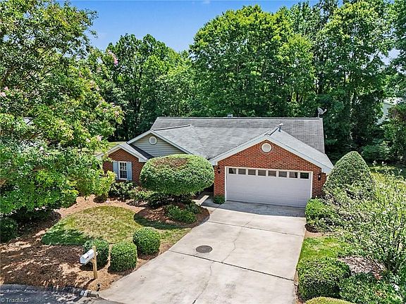 2nd image of 7 Brandywine Cir