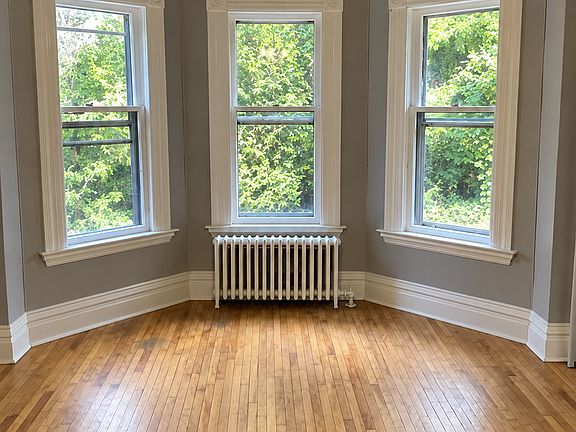 2nd image of 295 Maple St APT 4