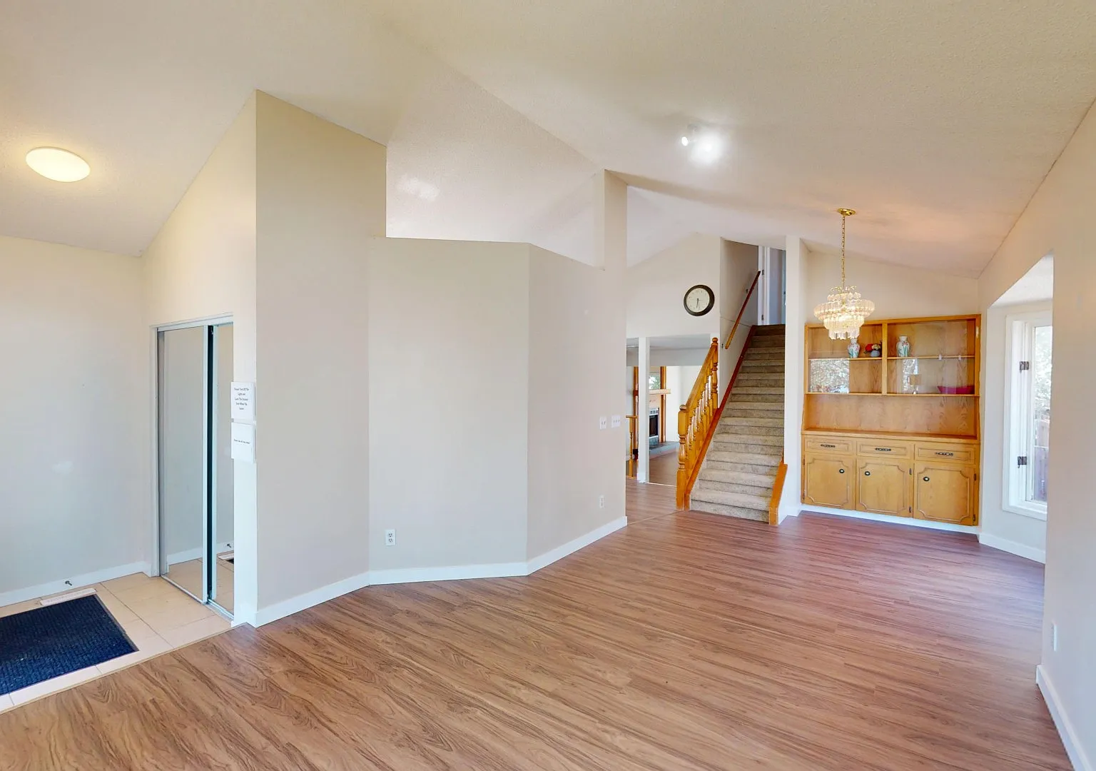 37 Martingrove Way Ne — Photo 3