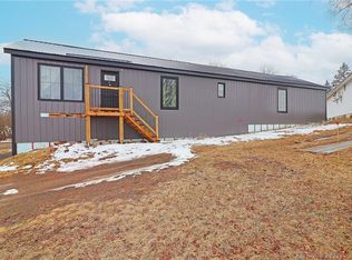 33 Queen St, Minto, NB E4B 3P2