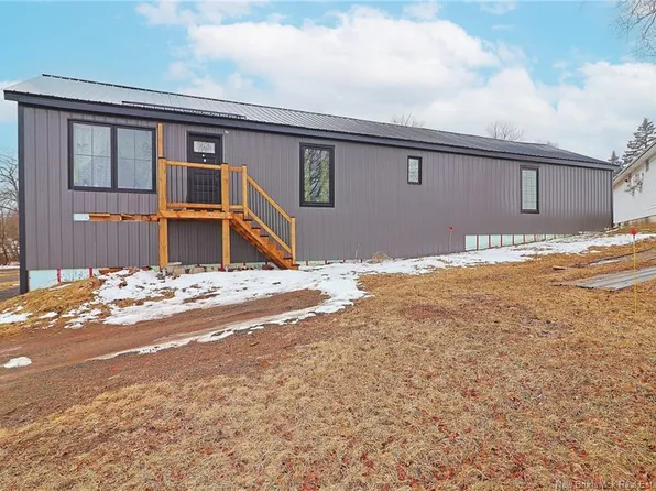 33 Queen St, Minto, NB E4B 3P2