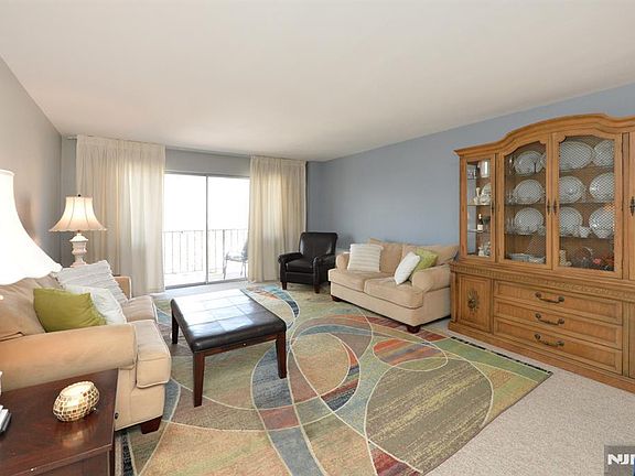 4th image of 265 Main St APT 509