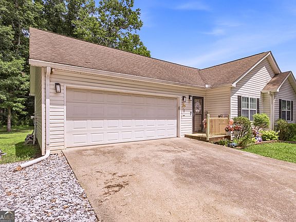 3rd image of 126 Windchime Cir