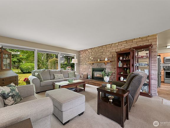 2nd image of 2714 Alderwood Avenue