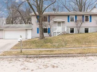 5 Georgetown Cir, Iowa City, IA 52245