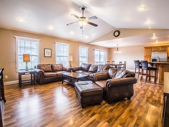 4th image of 208 Murfield Dr