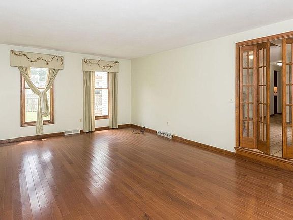 5th image of 6047 Rose Arbor Ln