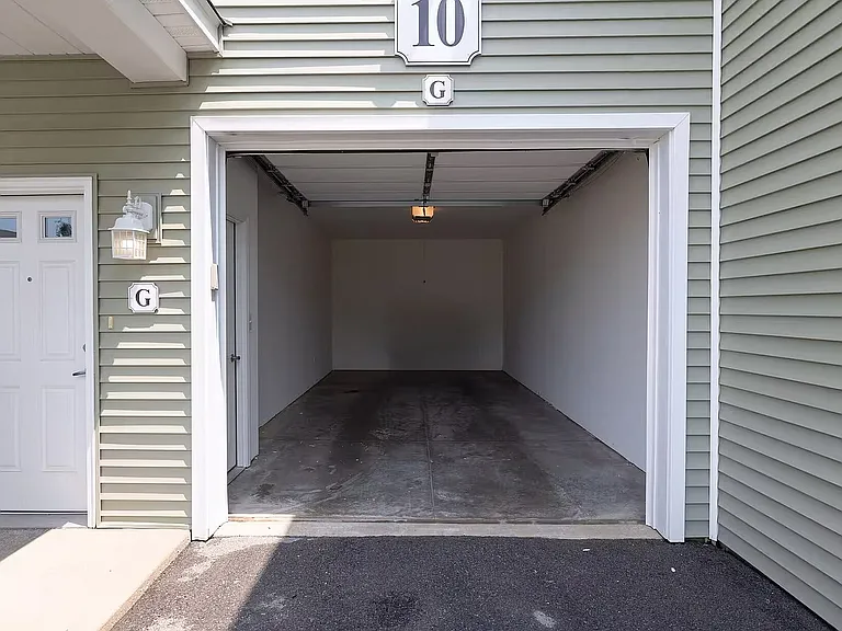 The Kensington at Halfmoon — Photo 32