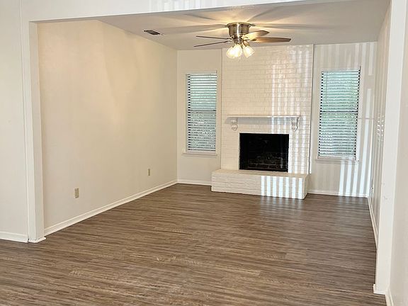 3rd image of 605 W Oak St APT 13