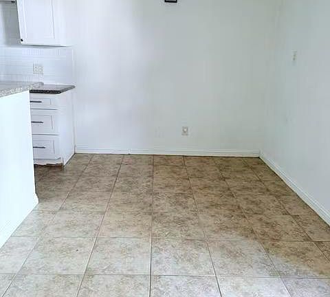 2nd image of 1121 W Fay Ln