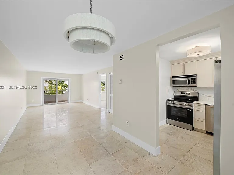 1610 Lenox Ave #316 — Photo 10