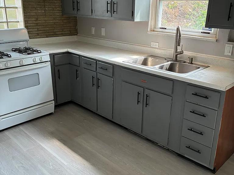 3323 Edward St — Photo 11