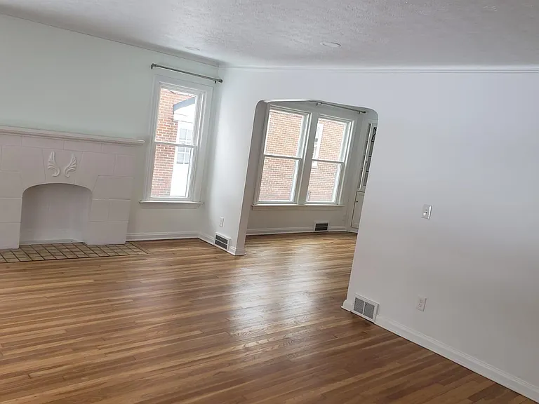2383 Ashurst Rd — Photo 2