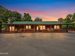 2834 Florence Dr, Pigeon Forge, TN 37863