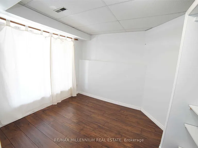 8 Dalzell Ave — Photo 7