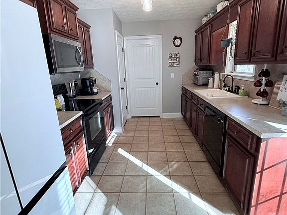 5th image of 3772 Lee Road 240
