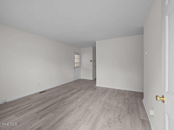 4th image of 1417 Mockingbird Lane