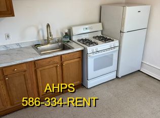 18565 Beechwood St, Roseville, MI 48066