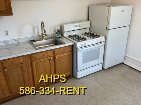 18565 Beechwood St, Roseville, MI 48066