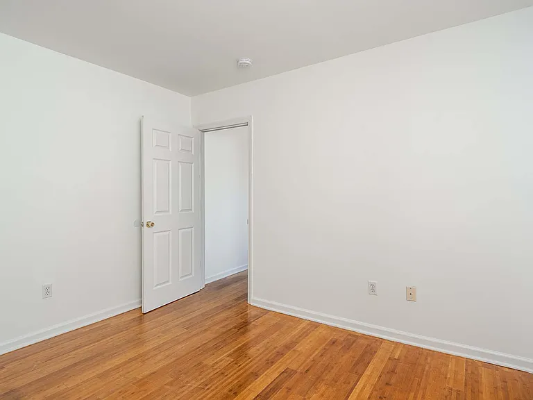 36 Bowers St #3L — Photo 6