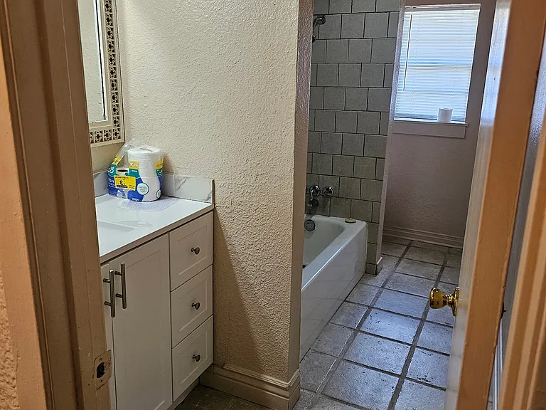 1306 E Houston Ave #C — Photo 10
