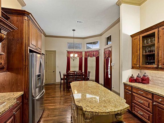 4th image of 2565 Amberwood Dr