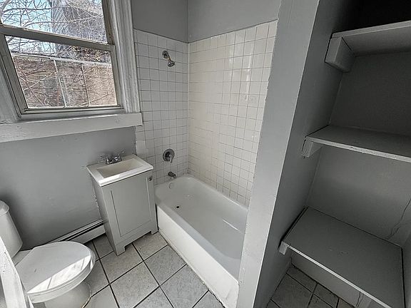 2nd image of 70 Eaton Pl Unit 4A