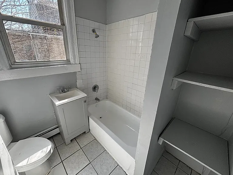 70 Eaton Pl #4A — Photo 2