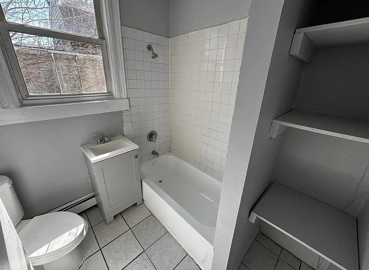 Building Photo - 70 Eaton Pl #4A