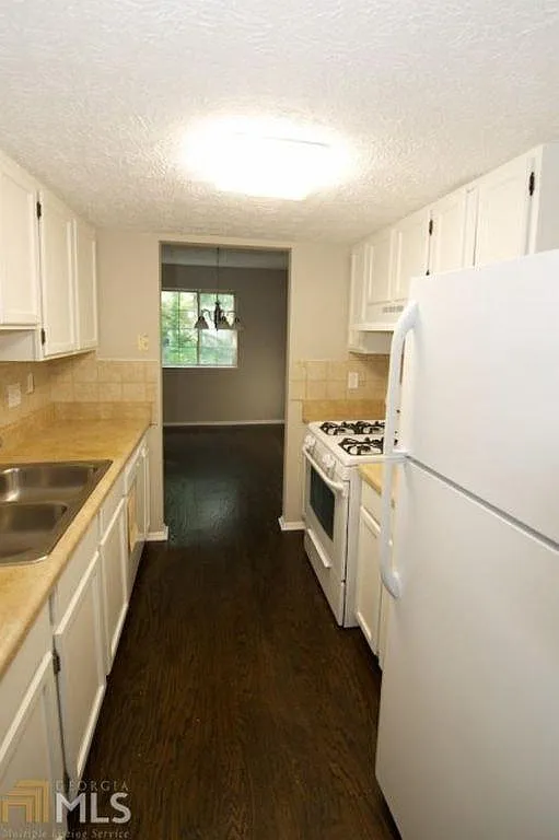 145 Roswell Commons Way — Photo 3