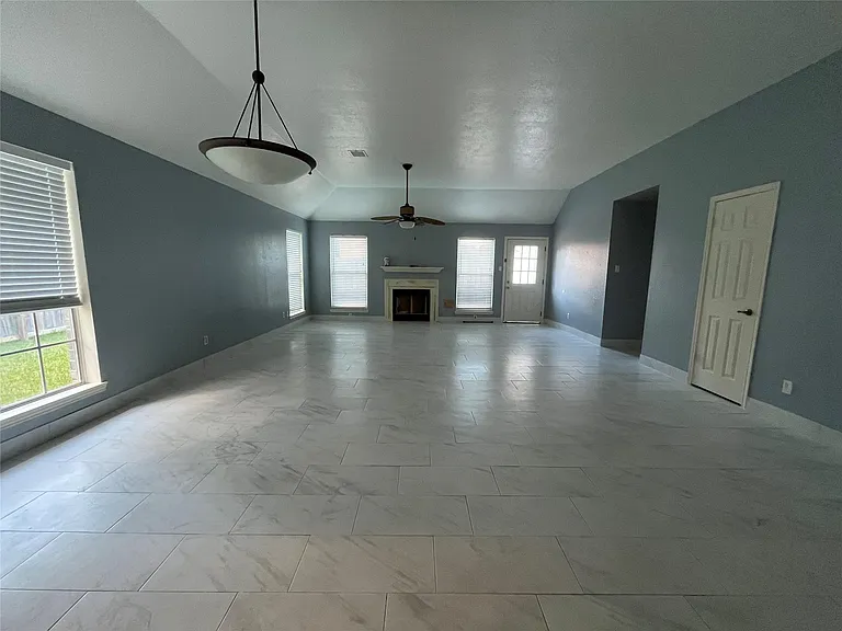2318 Pheasant Creek Dr — Photo 7