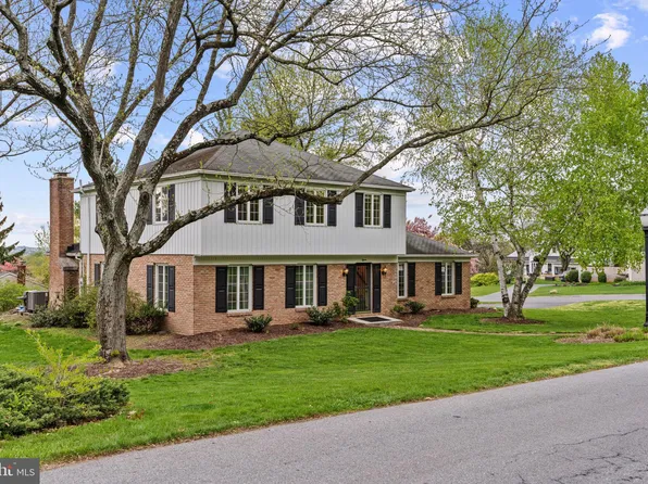 15 S Hills Dr, Hershey, PA 17033