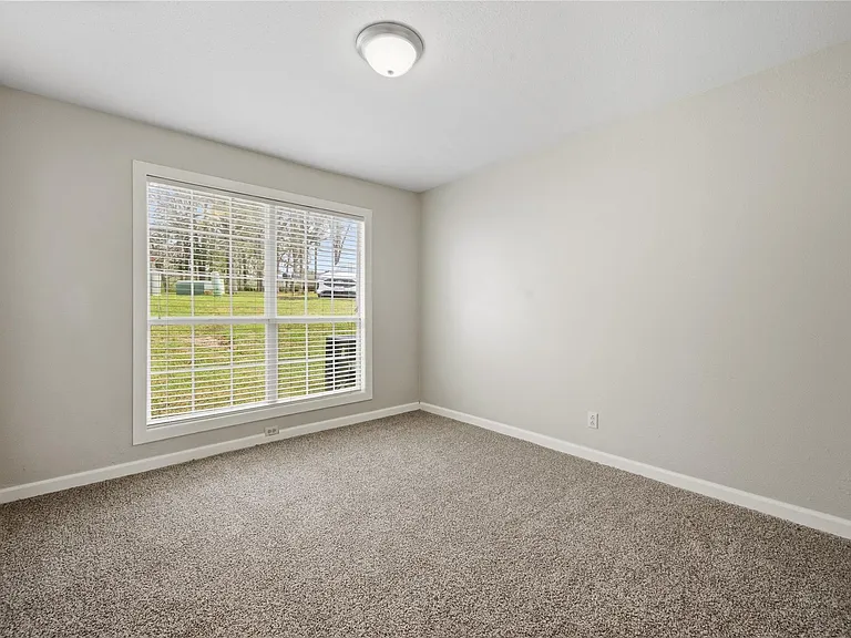 100 Edgewater Dr #32 — Photo 11