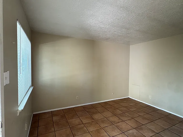 616 Alcazar St SE #3 — Photo 6