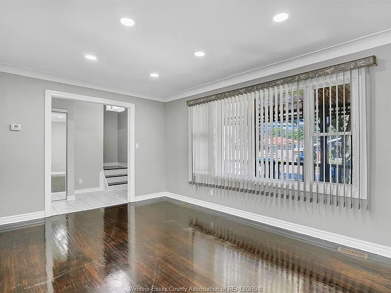 3964 Whitney Ave — Photo 8