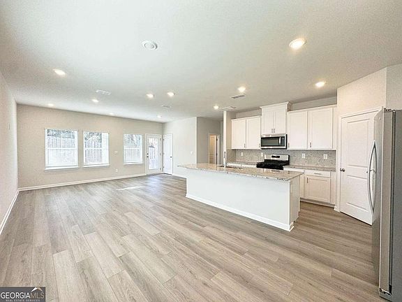 4th image of 4264 Holland Pl #R