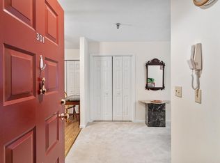 21 Dallas Dr APT 301, Dracut, MA 01826